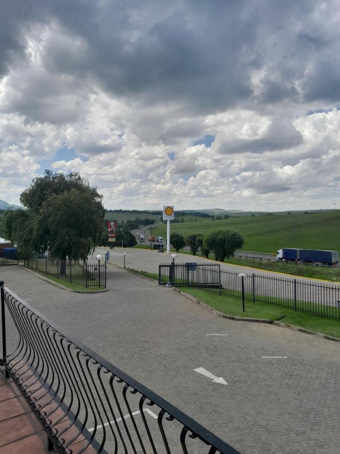 Protea Hotel By Marriott Harrismith Montrose Экстерьер фото