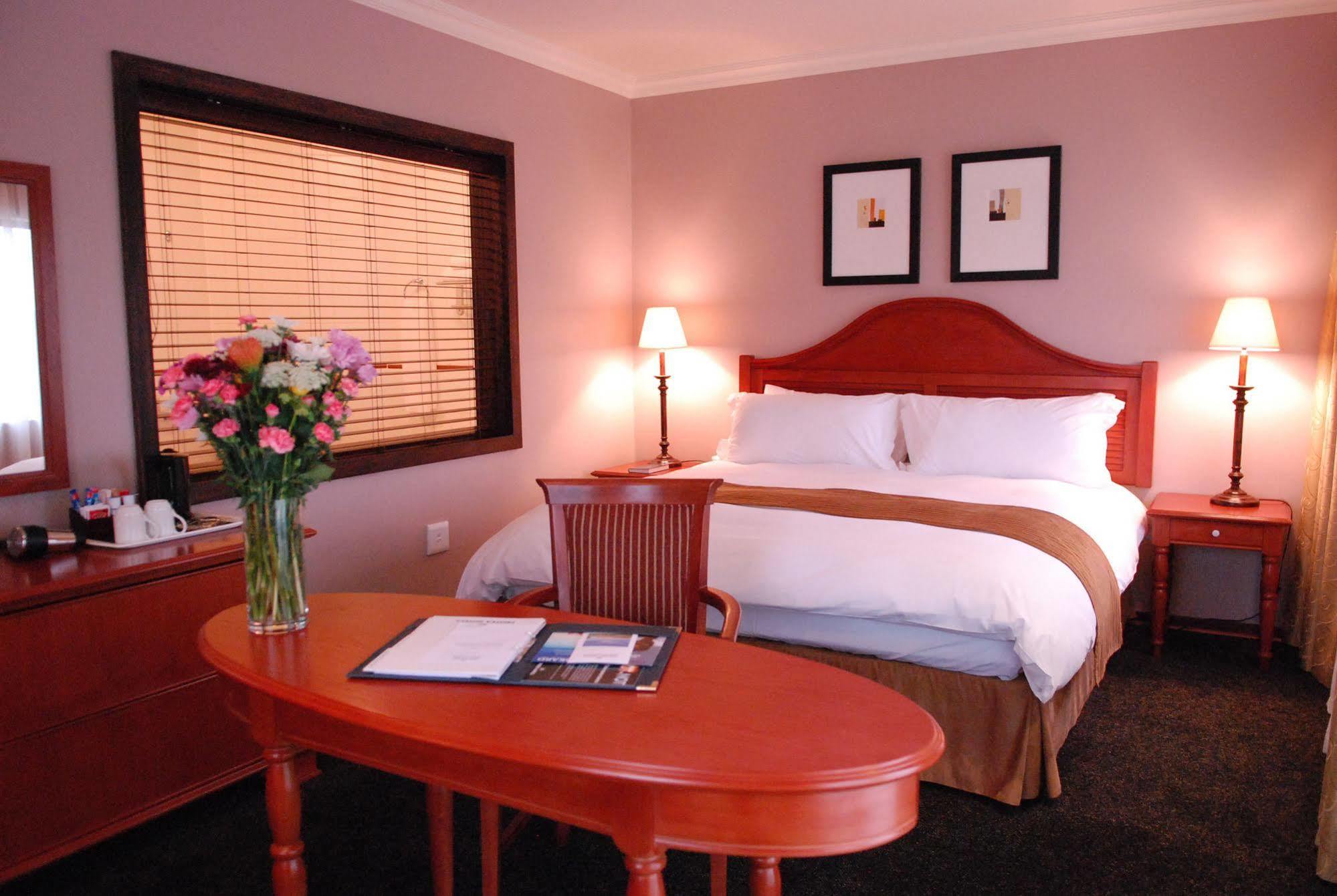Protea Hotel By Marriott Harrismith Montrose Экстерьер фото