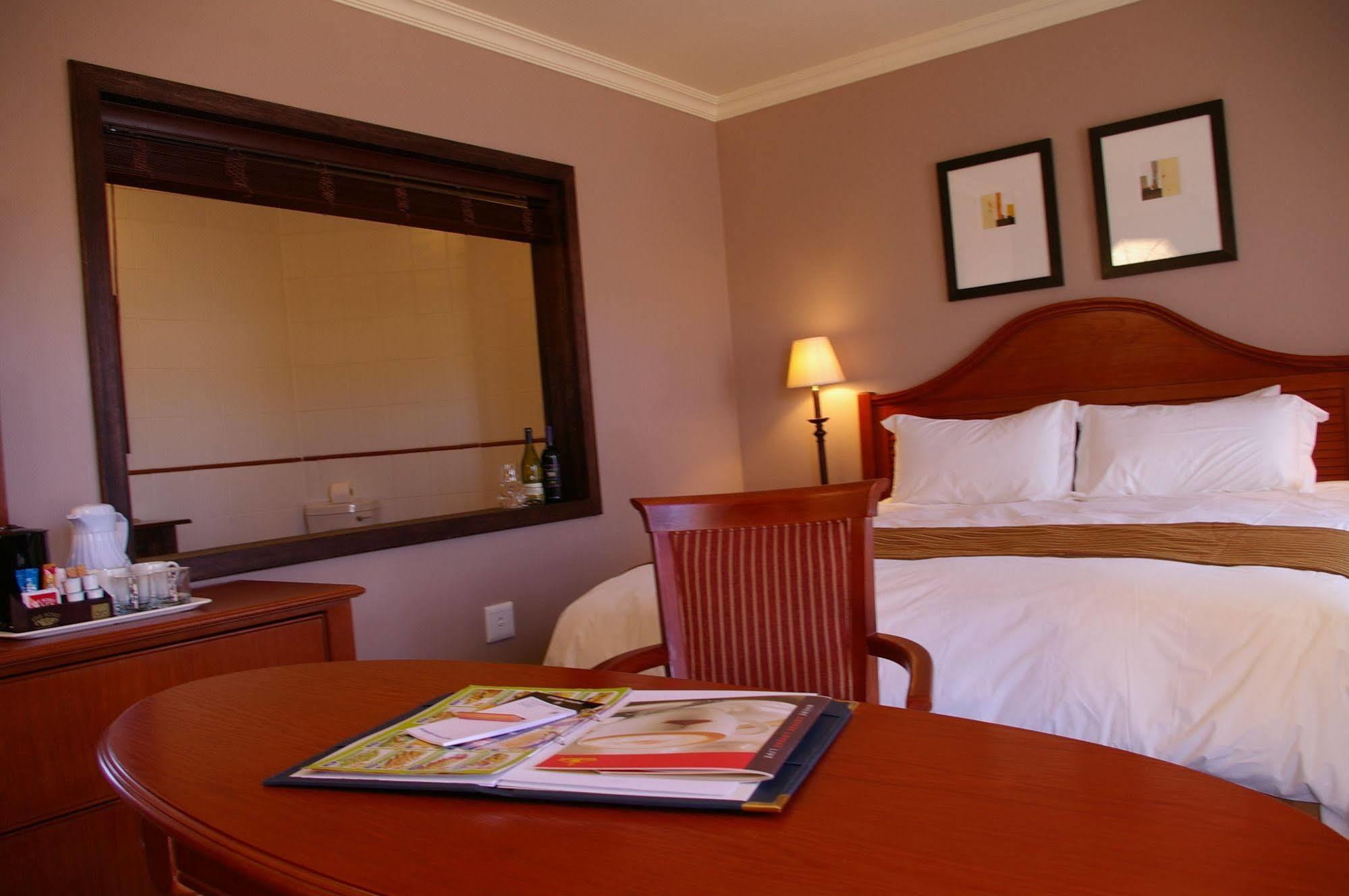 Protea Hotel By Marriott Harrismith Montrose Экстерьер фото