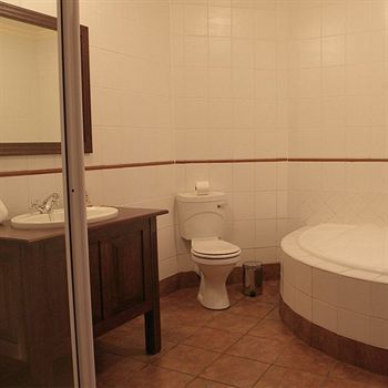 Protea Hotel By Marriott Harrismith Montrose Экстерьер фото